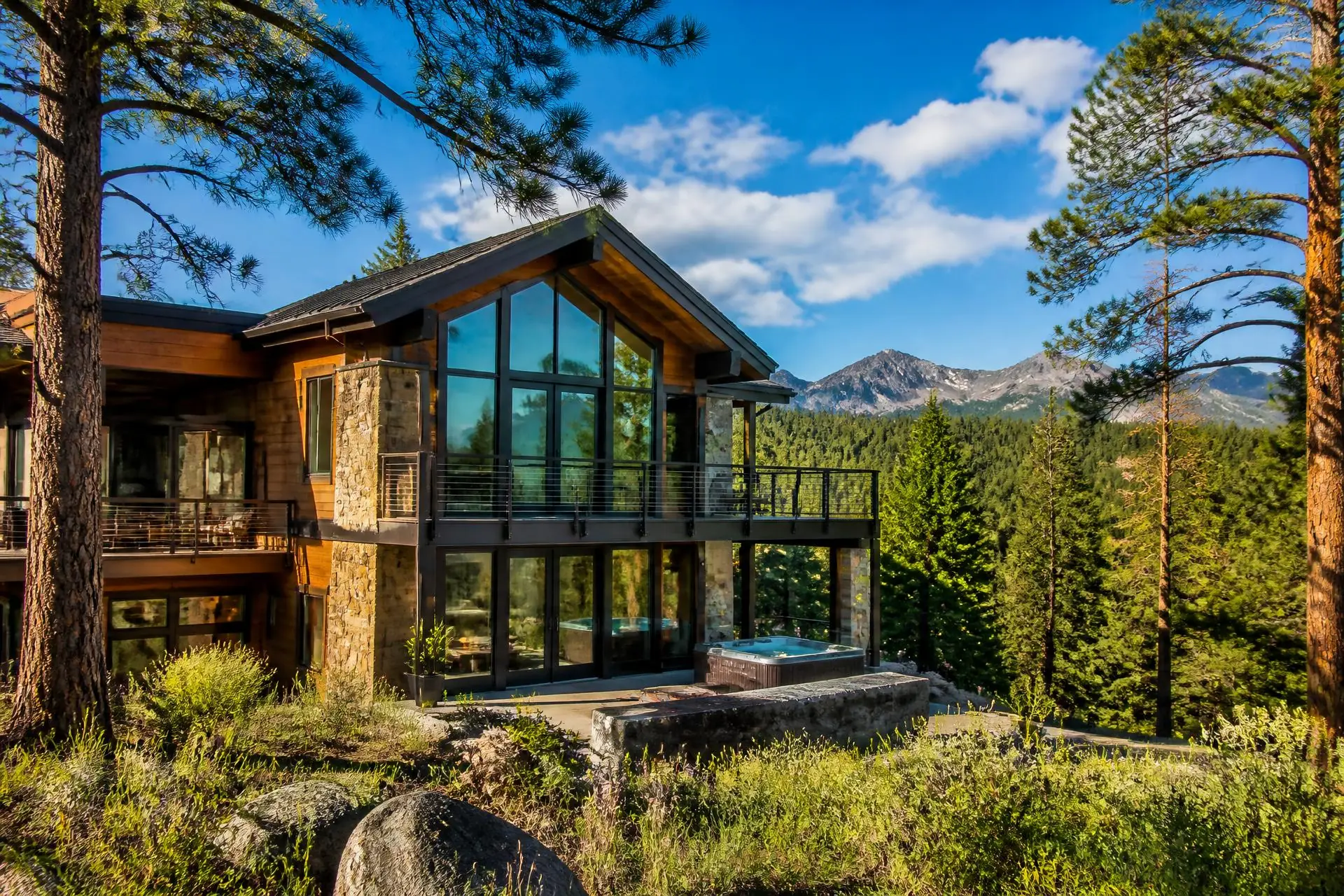 Modern luxury cabin in the Oregon Cascades on a bright sunny day